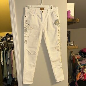 Driftwood size 29 white skinny jeans with embroidery detail